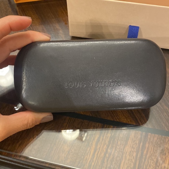 Louis Vuitton sunglasses - Picture 3 of 11